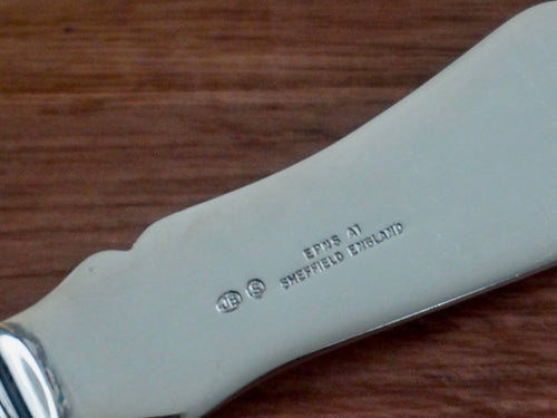 Mother of Pearl Spreader